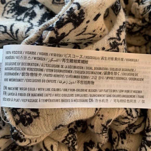 Abercrombie and Fitch Flowey turn off shoulder top - Picture 5 of 5